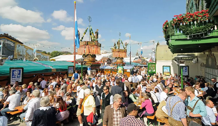 Verfgbare Tischreservierungen im Augustiner Festzelt auf dem Oktoberfest  in Mnchen